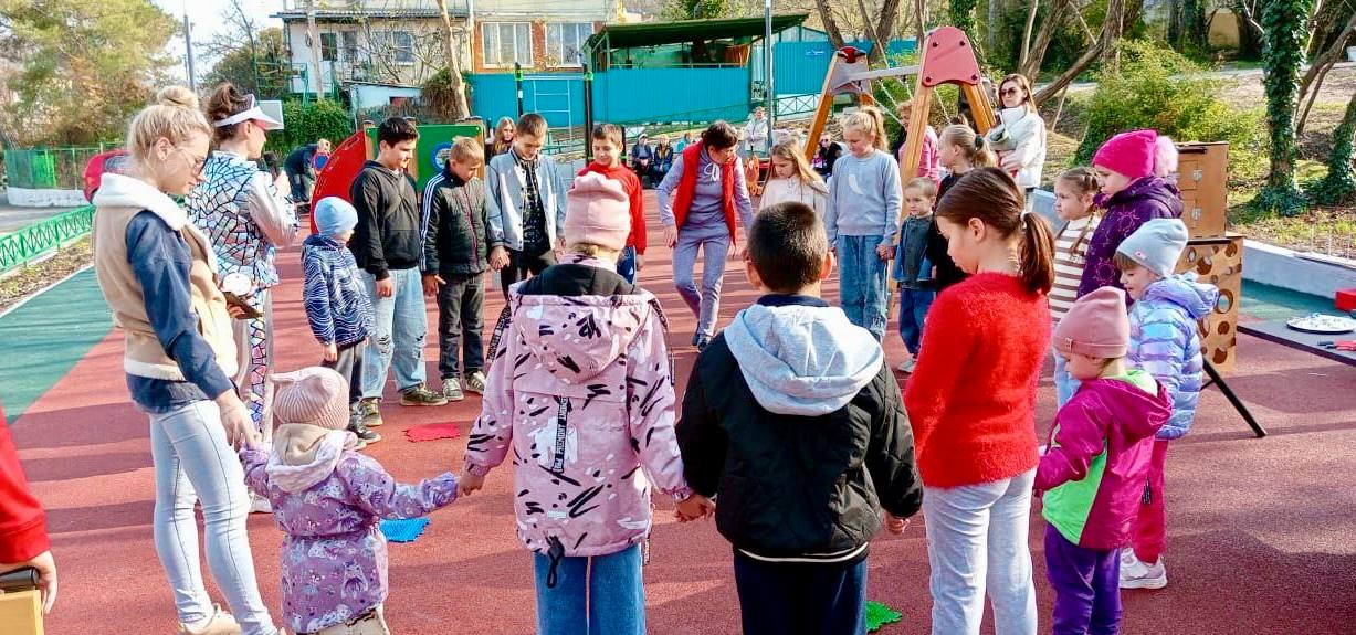 В Архипо-Осиповском округе открыли новую детскую площадку В Архипо-Осиповском округе открыли новую детскую площадку