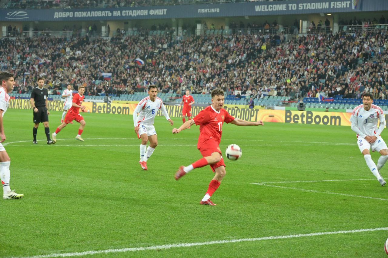 Более 30 тысяч болельщиков из Сочи и всей страны посетили футбольный матч Россия - Чили Более 30 тысяч болельщиков из Сочи и всей страны посетили футбольный матч Россия - Чили