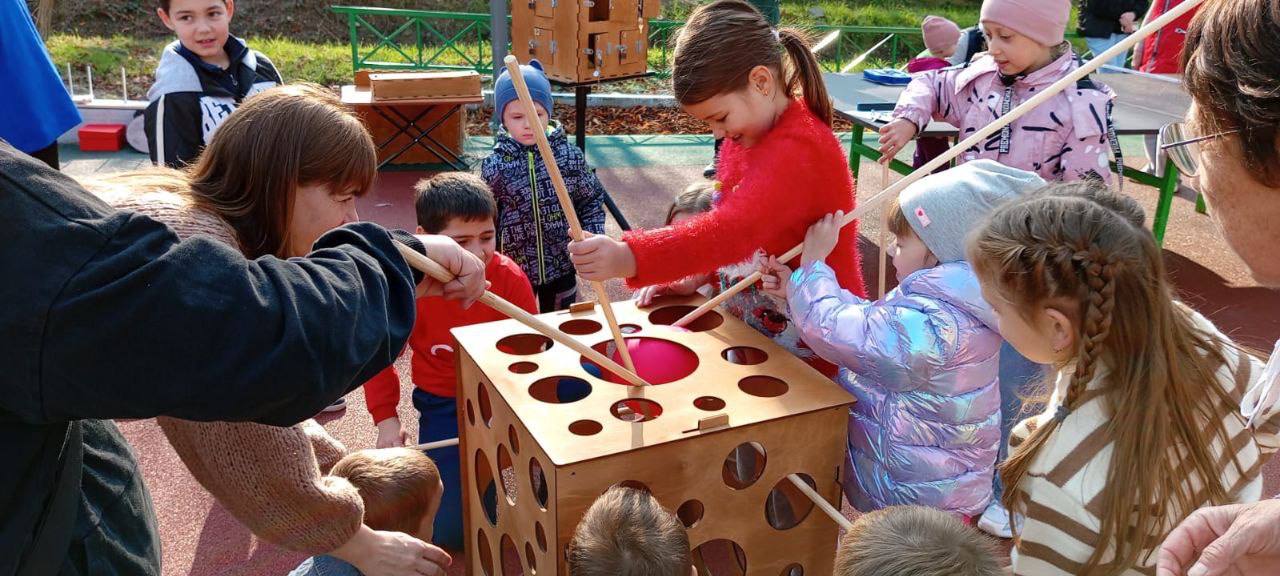 В Архипо-Осиповском округе открыли новую детскую площадку В Архипо-Осиповском округе открыли новую детскую площадку