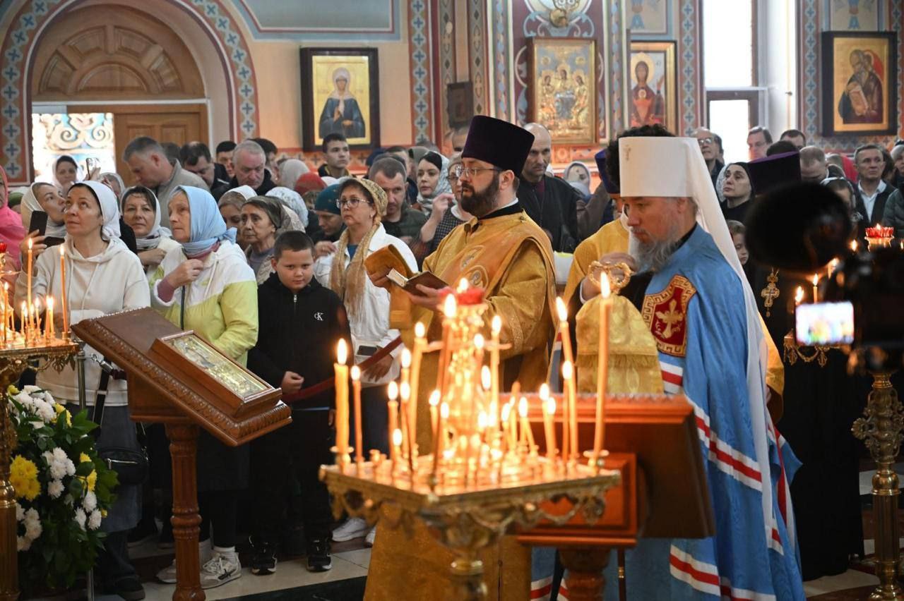 В Сочи состоялся общеепархиальный Крестный ход, приуроченный ко дню небесного покровителя курорта Архистратига Михаила В Сочи состоялся общеепархиальный Крестный ход, приуроченный ко дню небесного покровителя курорта Архистратига Михаила