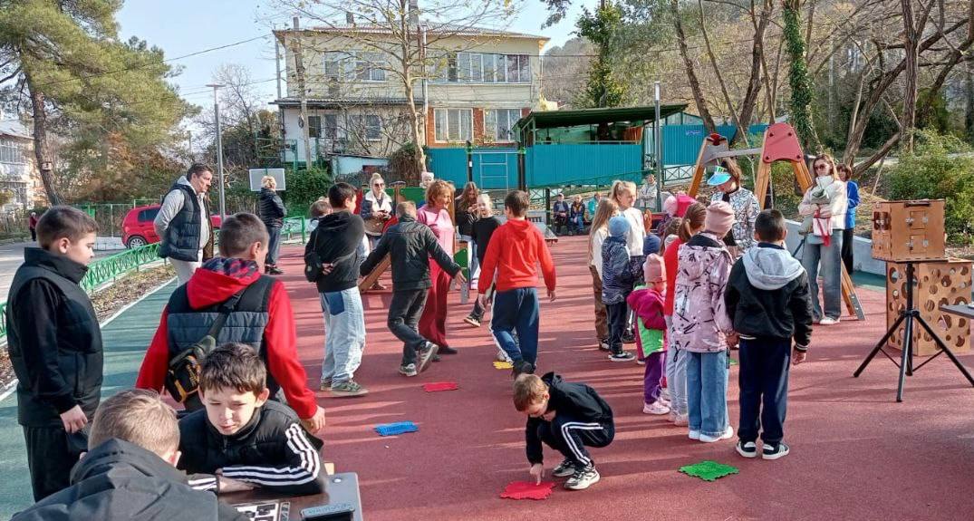 В Архипо-Осиповском округе открыли новую детскую площадку В Архипо-Осиповском округе открыли новую детскую площадку