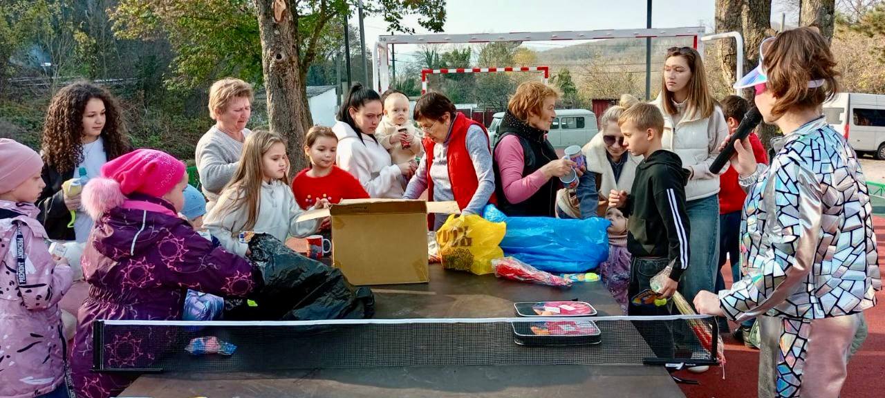 В Архипо-Осиповском округе открыли новую детскую площадку В Архипо-Осиповском округе открыли новую детскую площадку