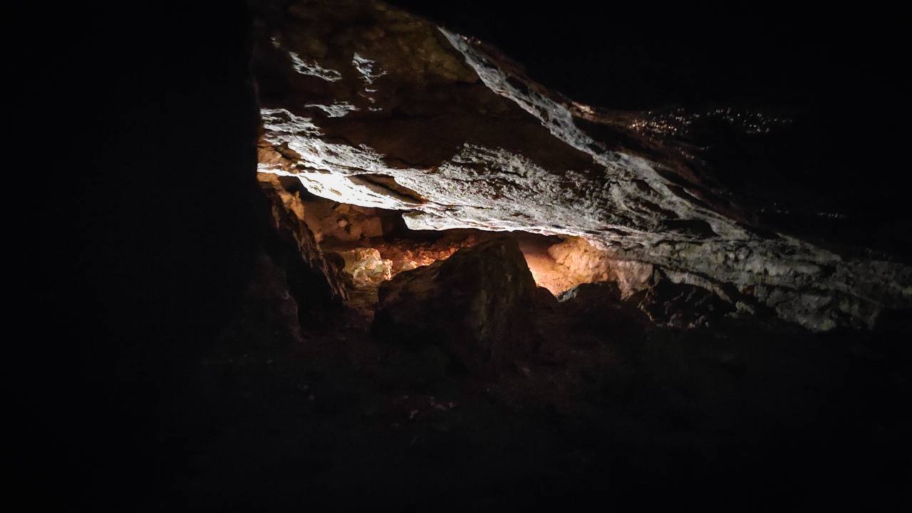 Ранее неизведанную пещеру обнаружили в Лабинском районе — ее частично удалось обследовать Ранее неизведанную пещеру обнаружили в Лабинском районе — ее частично удалось обследовать