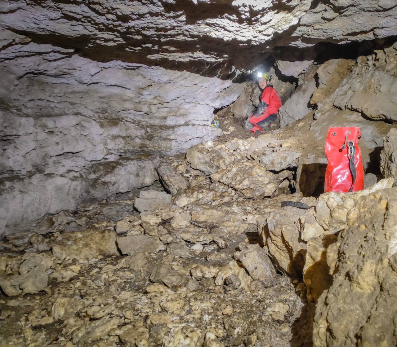 Ранее неизведанную пещеру обнаружили в Лабинском районе — ее частично удалось обследовать Ранее неизведанную пещеру обнаружили в Лабинском районе — ее частично удалось обследовать