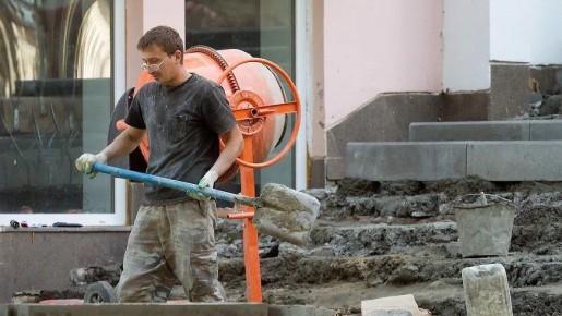 В Краснодаре бетонщикам предложили зарплату до 260 тысяч рублей