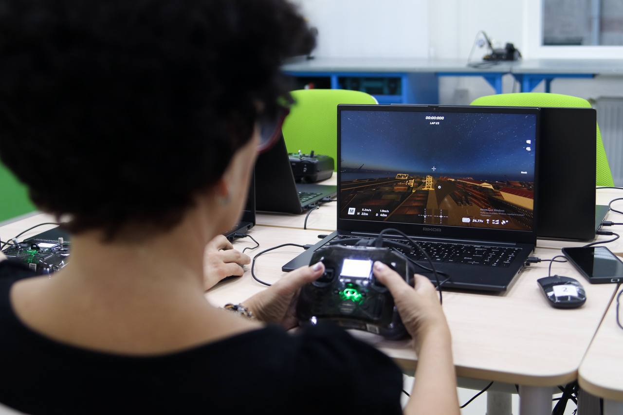 Андрей Кравченко: В Новороссийске стремительно набирает популярность дрон-рейсинг, вовлекая в свои ряды все больше юных жителей Андрей Кравченко: В Новороссийске стремительно набирает популярность дрон-рейсинг, вовлекая в свои ряды все больше юных жителей