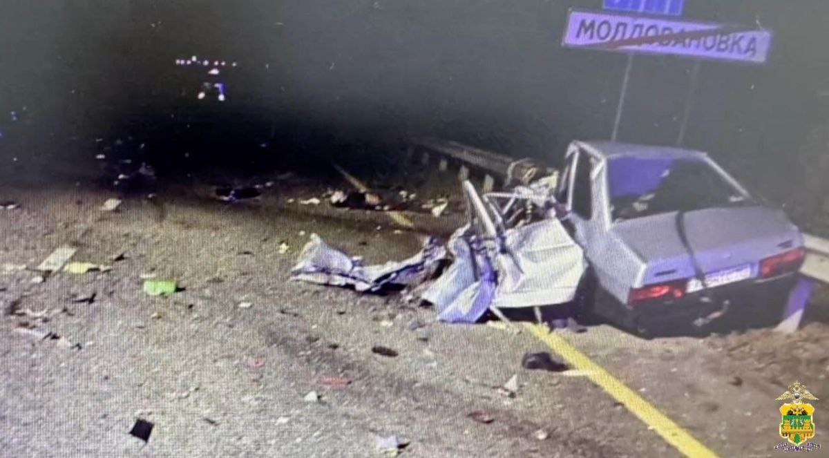 «Лада» вылетела на встречку и попала под грузовик Туапсинском районе — 4 человека погибли «Лада» вылетела на встречку и попала под грузовик Туапсинском районе — 4 человека погибли