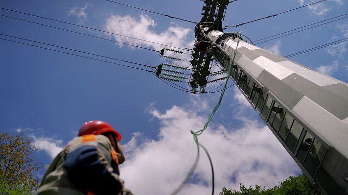 Сочинские энергетики подготовили к зиме 230 км линий электропередачи