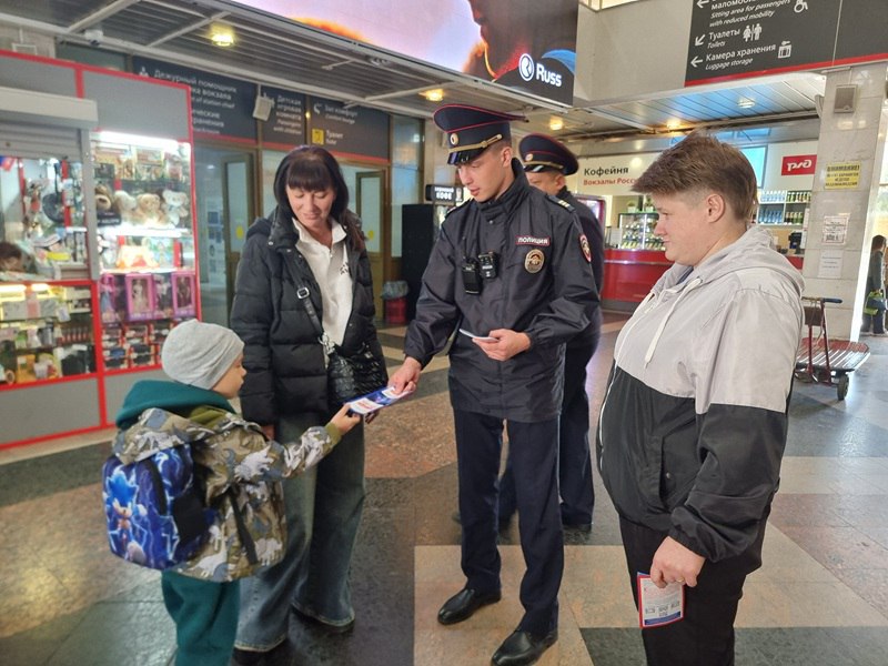 Сотрудники транспортной полиции Краснодара рассказали гражданам, как защититься от мошенников Сотрудники транспортной полиции Краснодара рассказали гражданам, как защититься от мошенников