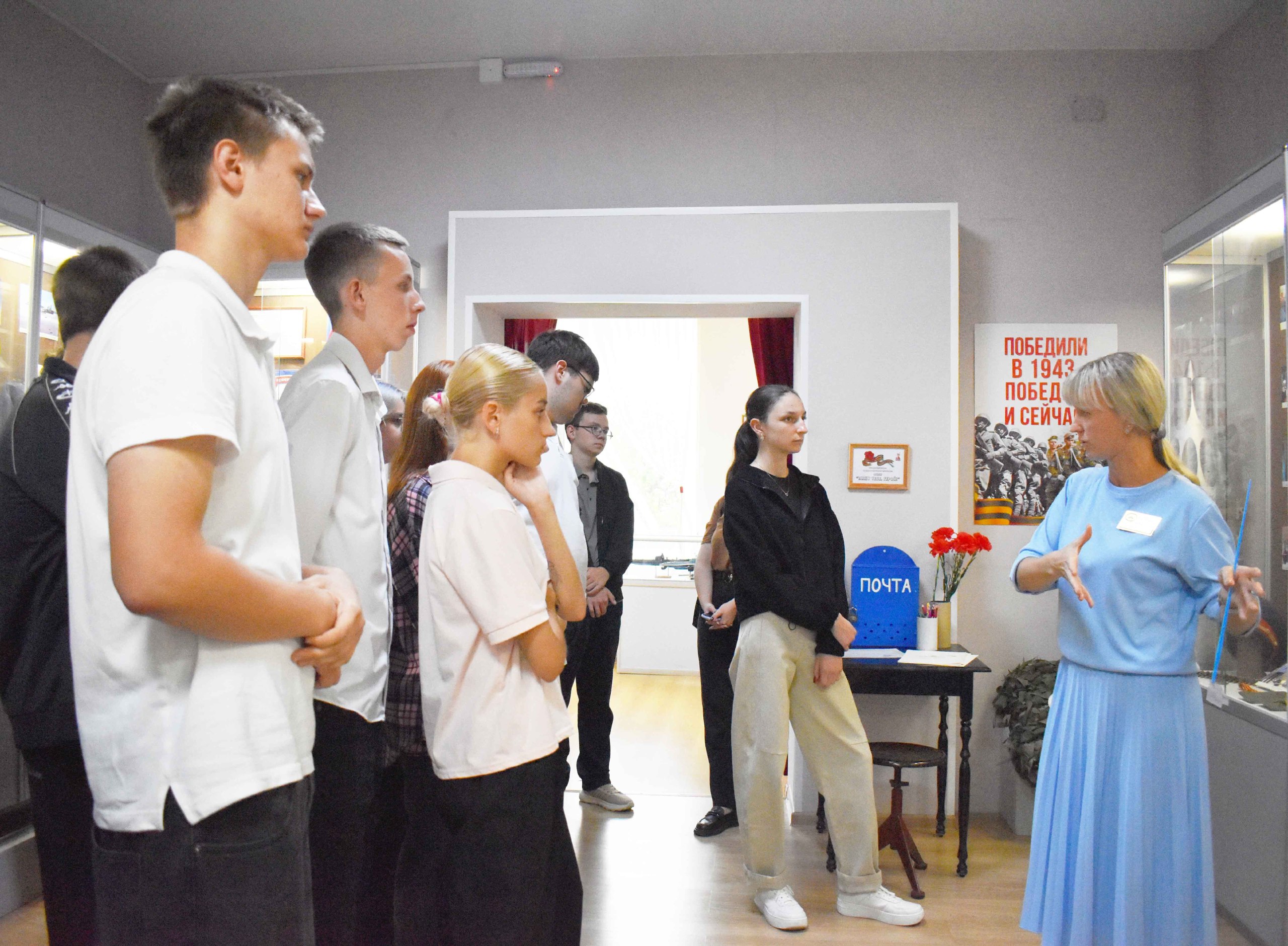 В рамках Года Защитника Отечества в музее истории города Ейска для студентов ейских колледжей проводятся экскурсии по выставке «НАШИ -СВОи» В рамках Года Защитника Отечества в музее истории города Ейска для студентов ейских колледжей проводятся экскурсии по выставке «НАШИ -СВОи»