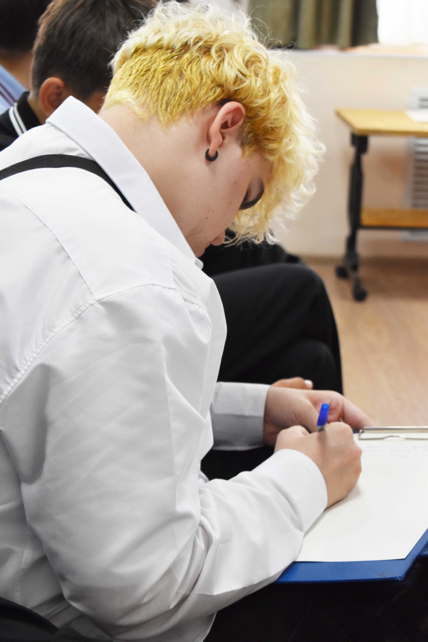 В рамках Года Защитника Отечества в музее истории города Ейска для студентов ейских колледжей проводятся экскурсии по выставке «НАШИ -СВОи» В рамках Года Защитника Отечества в музее истории города Ейска для студентов ейских колледжей проводятся экскурсии по выставке «НАШИ -СВОи»