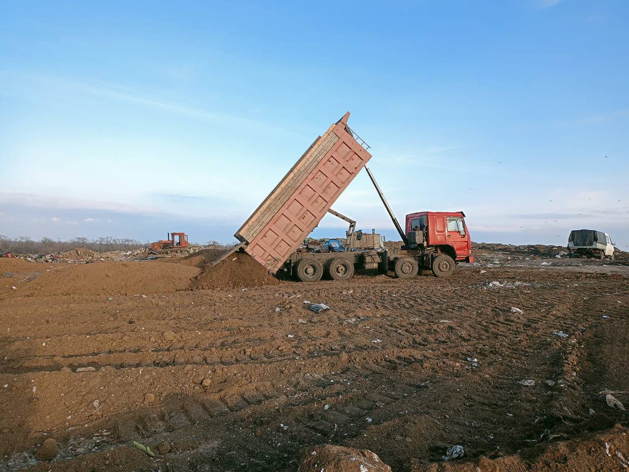 В рамках еженедельного мониторинга состояния полигона ТКО в поселке Симоновка сегодня состоялся комиссионный выезд на объект с участием представителей городской администрации и комбината коммунально-бытовых услуг В рамках еженедельного мониторинга состояния полигона ТКО в поселке Симоновка сегодня состоялся комиссионный выезд на объект с участием представителей городской администрации и комбината коммунально-бытовых услуг
