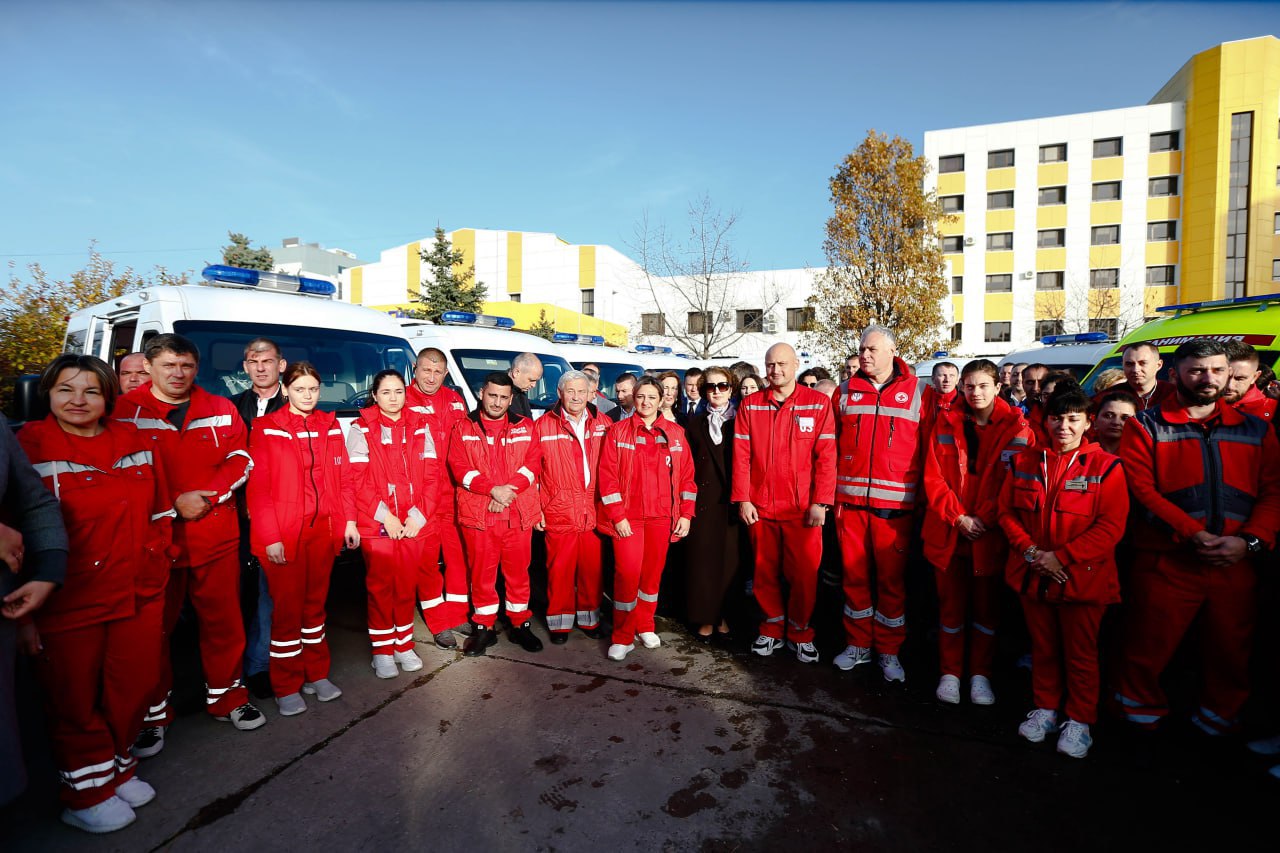 Медучреждениям Краснодарского края передали 49 автомобилей скорой помощи