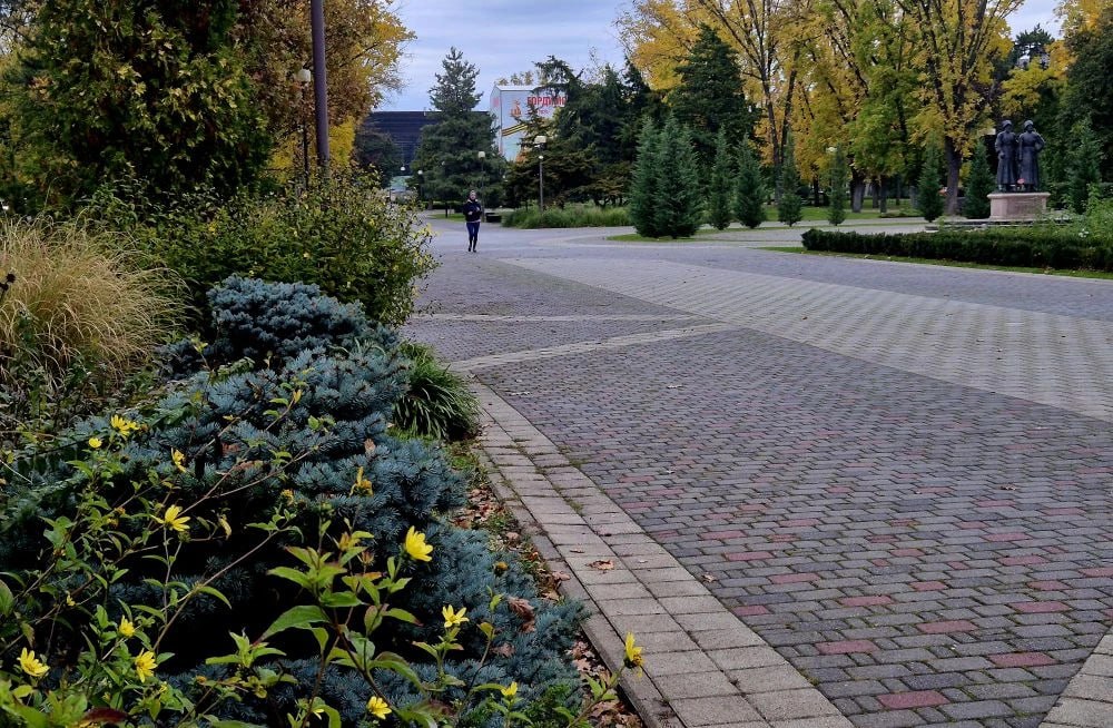 А вы гуляли по бульвару у кинотеатра «Аврора»? А вы гуляли по бульвару у кинотеатра «Аврора»?