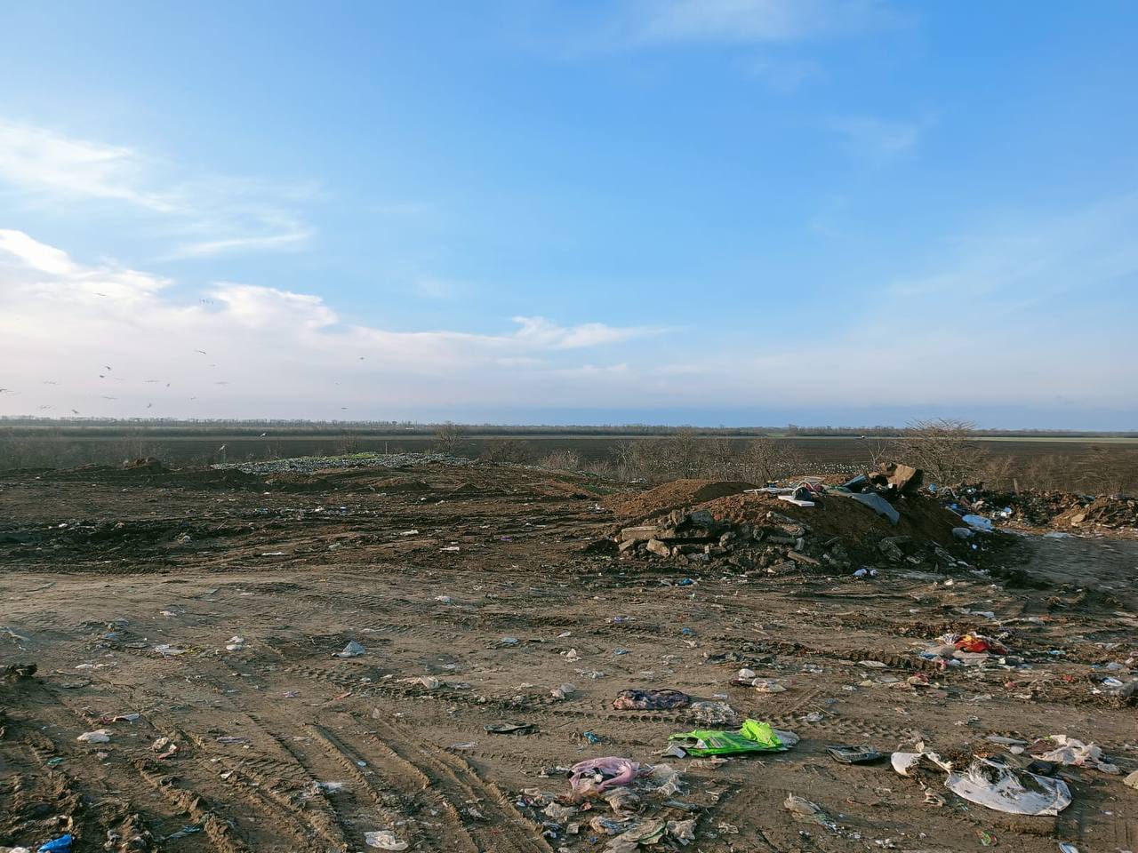 В рамках еженедельного мониторинга состояния полигона ТКО в поселке Симоновка сегодня состоялся комиссионный выезд на объект с участием представителей городской администрации и комбината коммунально-бытовых услуг В рамках еженедельного мониторинга состояния полигона ТКО в поселке Симоновка сегодня состоялся комиссионный выезд на объект с участием представителей городской администрации и комбината коммунально-бытовых услуг