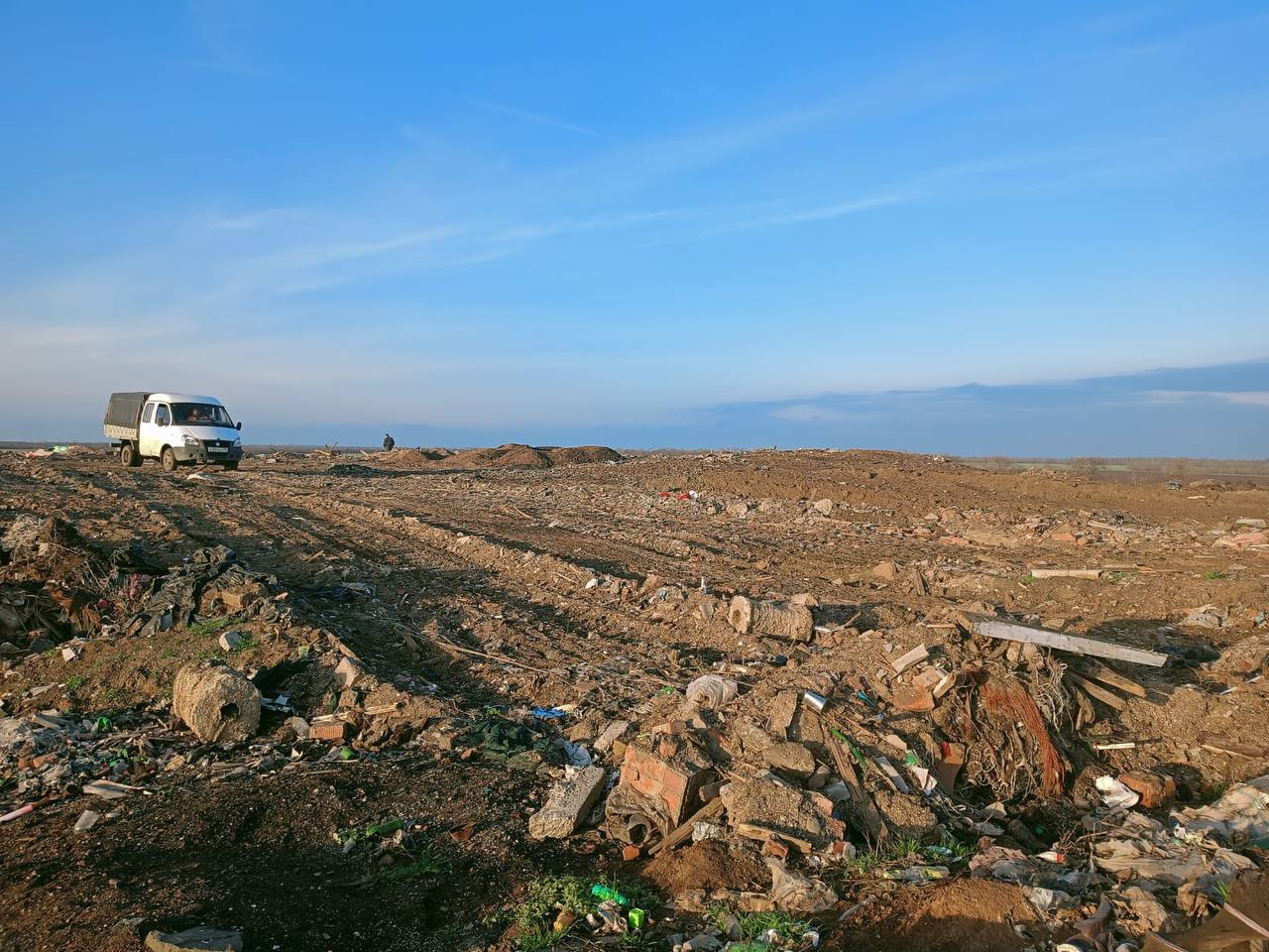 В рамках еженедельного мониторинга состояния полигона ТКО в поселке Симоновка сегодня состоялся комиссионный выезд на объект с участием представителей городской администрации и комбината коммунально-бытовых услуг В рамках еженедельного мониторинга состояния полигона ТКО в поселке Симоновка сегодня состоялся комиссионный выезд на объект с участием представителей городской администрации и комбината коммунально-бытовых услуг