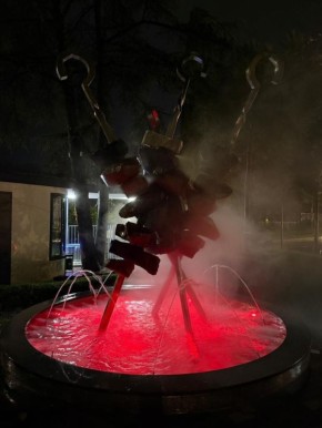 В Сочи открыли необычный фонтан в виде шампуров с мясом