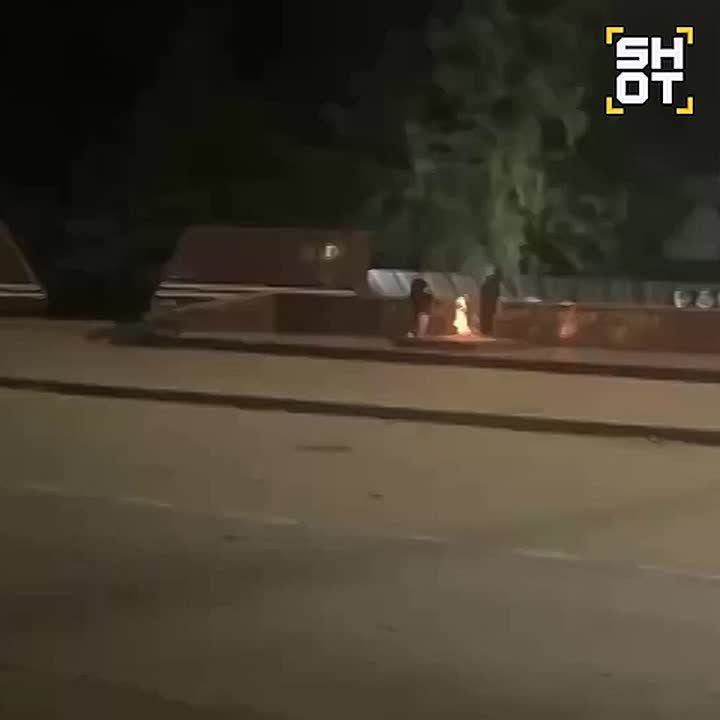 Подростки решили пожарить себе пельмешей на Вечном огне в городе Усть-Лабинск Краснодарского края