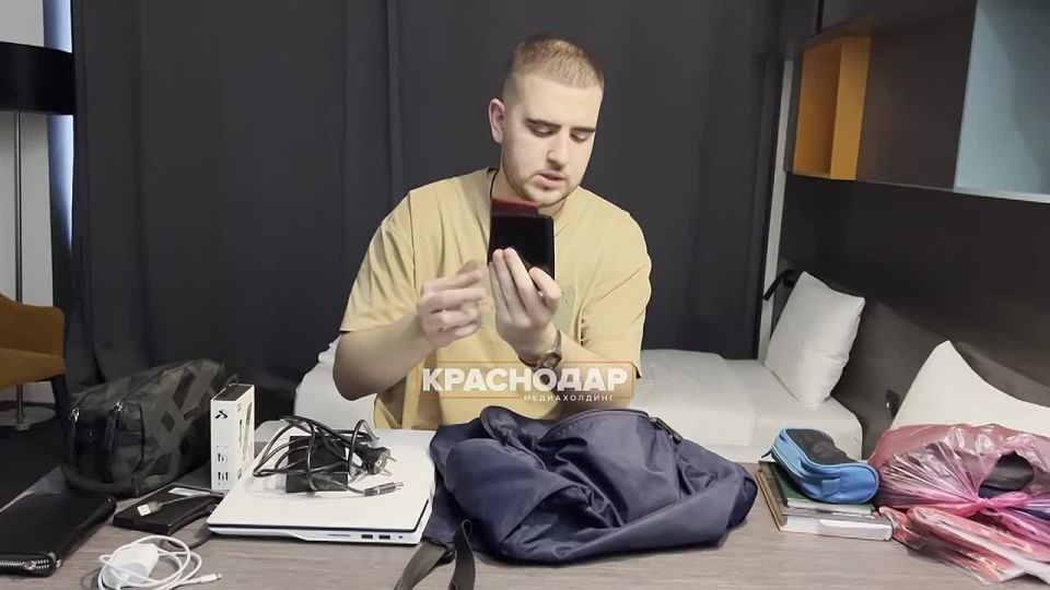 Тренд «что в моей сумочке» по-футбольному