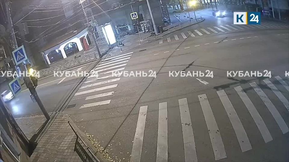 Город засыпает, просыпаются желтые мигающие светофоры