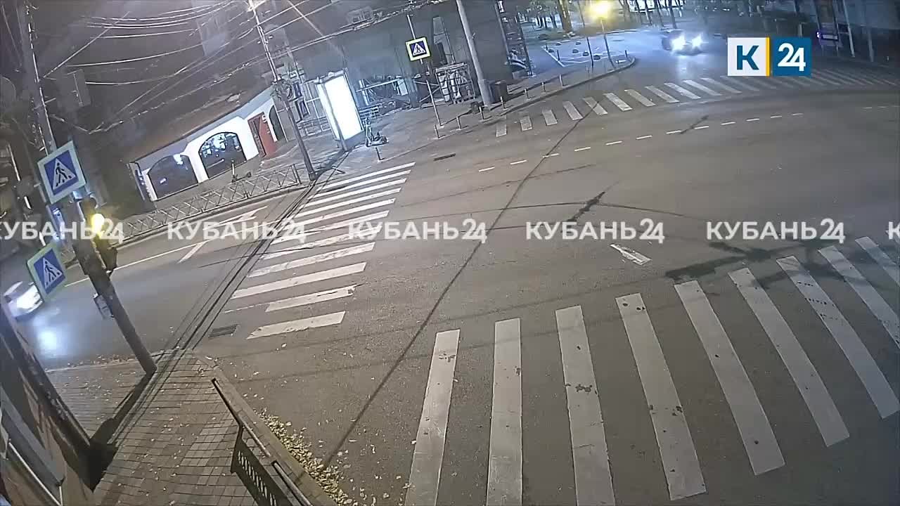 Город засыпает, просыпаются желтые мигающие светофоры