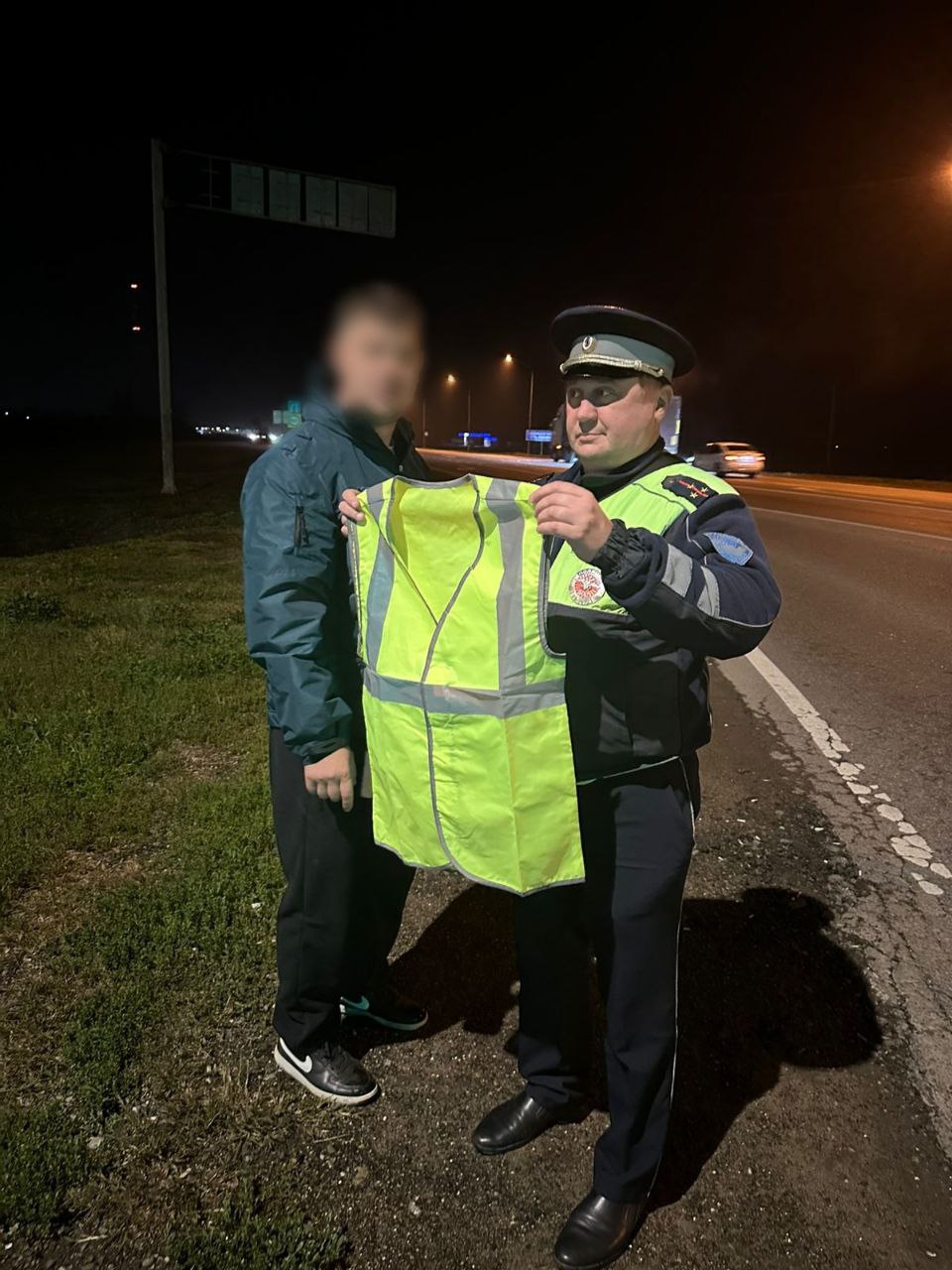 Патруль безопасности – в Белореченском районе автоинспекторы уделяют повышенное внимание "незаметным" на трассе пешеходам Патруль безопасности – в Белореченском районе автоинспекторы уделяют повышенное внимание "незаметным" на трассе пешеходам