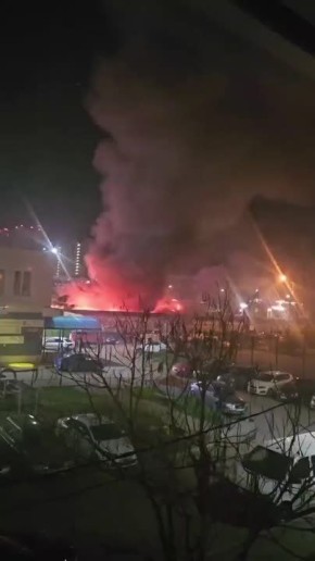 Загорелась ярмарка на улице имени 40-летия Победы