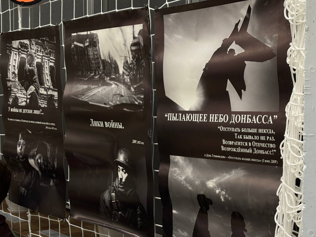 Черно-белая фотография, или девочка с буханкой хлеба Черно-белая фотография, или девочка с буханкой хлеба