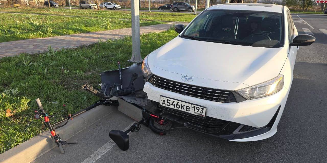 Юный самокатчик поехал на красный и попал в больницу