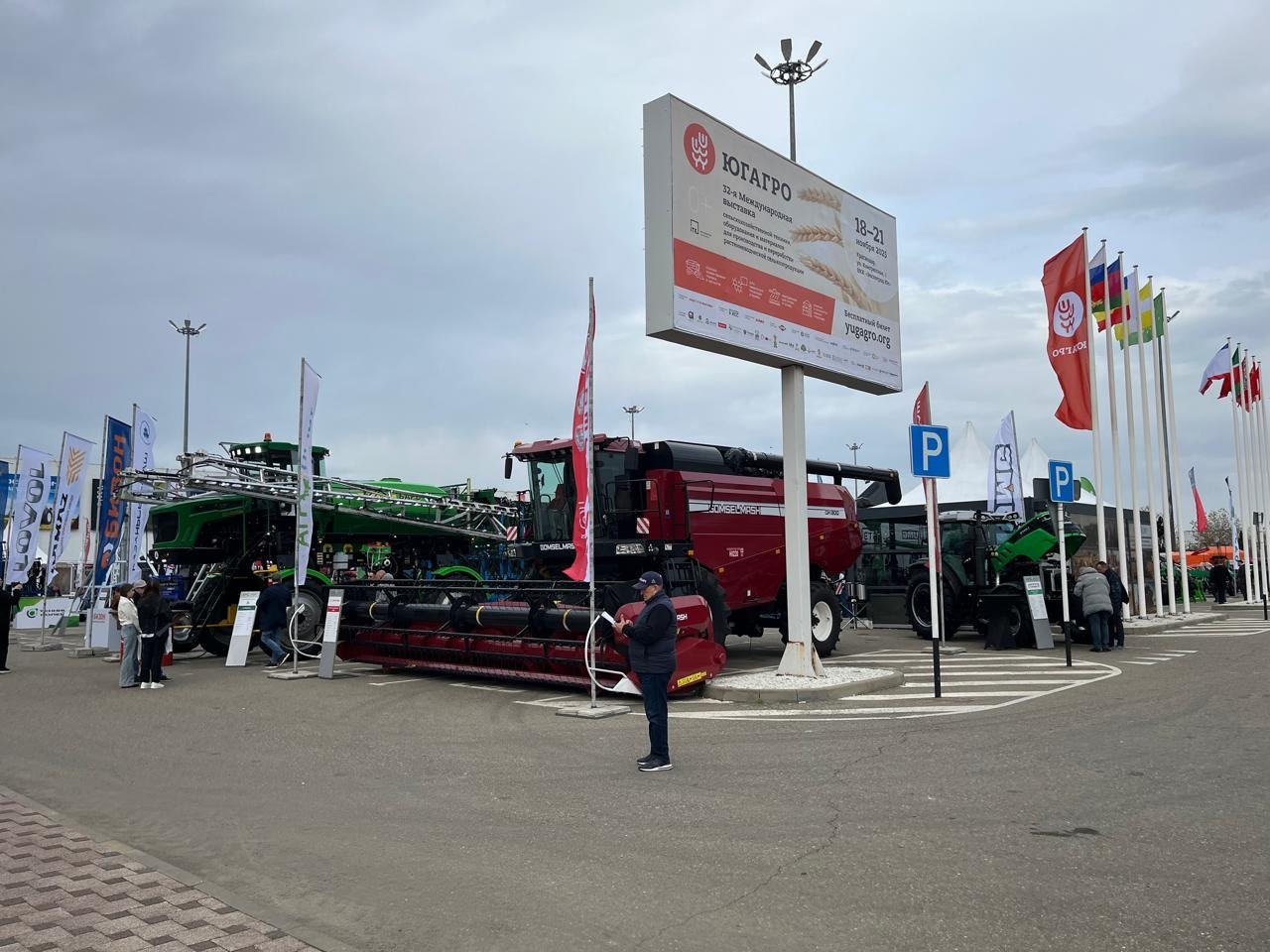 18 ноября делегация Ейского района приняла участие в 32-й Международной выставке сельскохозяйственной техники, оборудования и материалов для производства и переработки растениеводческой сельхозпродукции «ЮГАГРО» в г.... 18 ноября делегация Ейского района приняла участие в 32-й Международной выставке сельскохозяйственной техники, оборудования и материалов для производства и переработки растениеводческой сельхозпродукции «ЮГАГРО» в г....