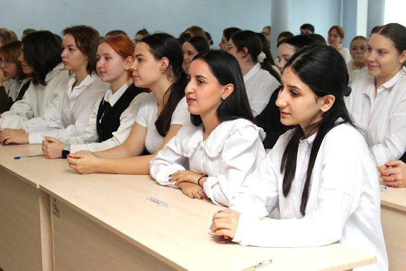 Анапские студенты присоединились к всероссийскому диктанту «Моя любовь, душа моя – Россия!» Анапские студенты присоединились к всероссийскому диктанту «Моя любовь, душа моя – Россия!»