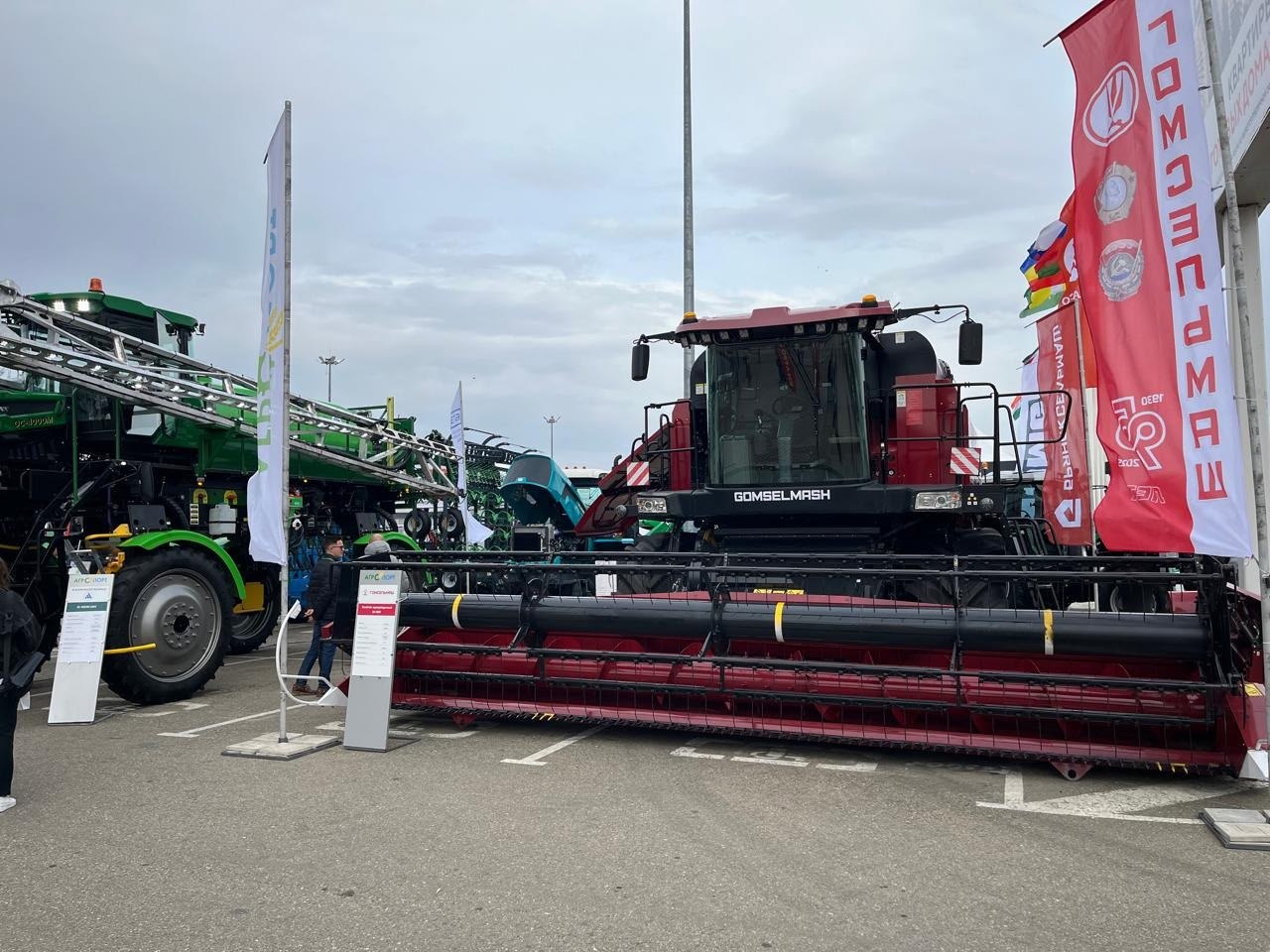 18 ноября делегация Ейского района приняла участие в 32-й Международной выставке сельскохозяйственной техники, оборудования и материалов для производства и переработки растениеводческой сельхозпродукции «ЮГАГРО» в г.... 18 ноября делегация Ейского района приняла участие в 32-й Международной выставке сельскохозяйственной техники, оборудования и материалов для производства и переработки растениеводческой сельхозпродукции «ЮГАГРО» в г....