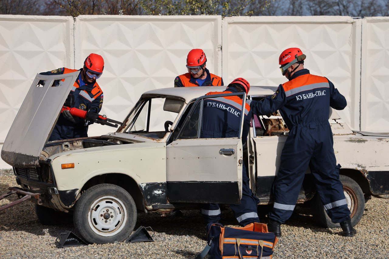 Андрей Харченко: Вместе с исполняющим обязанности министра гражданской обороны и чрезвычайных ситуаций Краснодарского края Сергеем Анатольевичем Штриковым и владыкой Саввой открыли новое здание армавирского спасательного... Андрей Харченко: Вместе с исполняющим обязанности министра гражданской обороны и чрезвычайных ситуаций Краснодарского края Сергеем Анатольевичем Штриковым и владыкой Саввой открыли новое здание армавирского спасательного...
