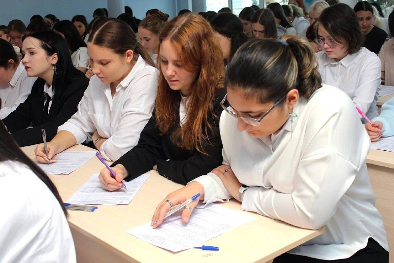 Анапские студенты присоединились к всероссийскому диктанту «Моя любовь, душа моя – Россия!» Анапские студенты присоединились к всероссийскому диктанту «Моя любовь, душа моя – Россия!»