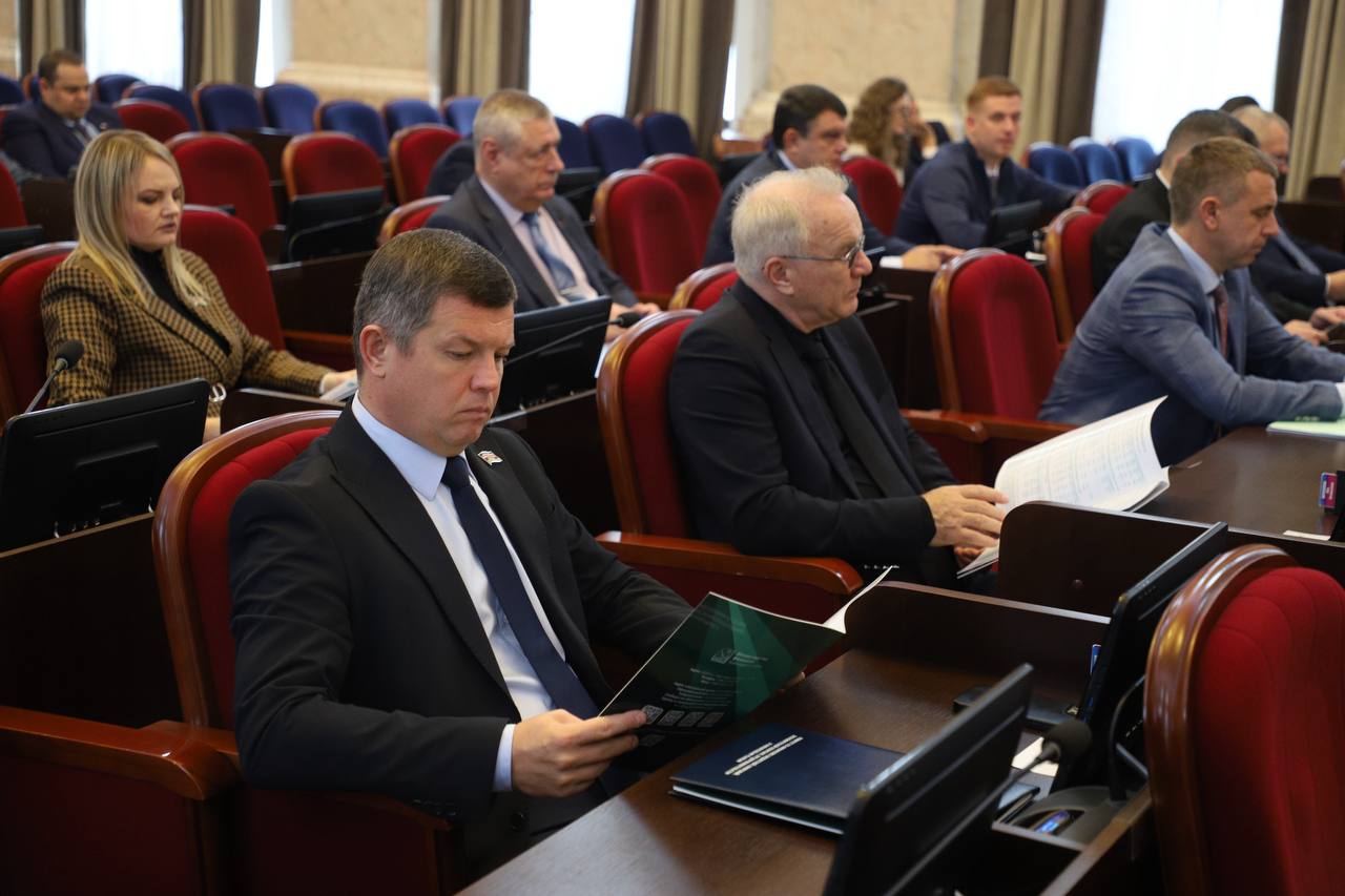 Юрий Бурлачко провел парламентские слушания по законопроекту о краевом бюджете на 2026 год и плановый период 2027 и 2028 годов Юрий Бурлачко провел парламентские слушания по законопроекту о краевом бюджете на 2026 год и плановый период 2027 и 2028 годов