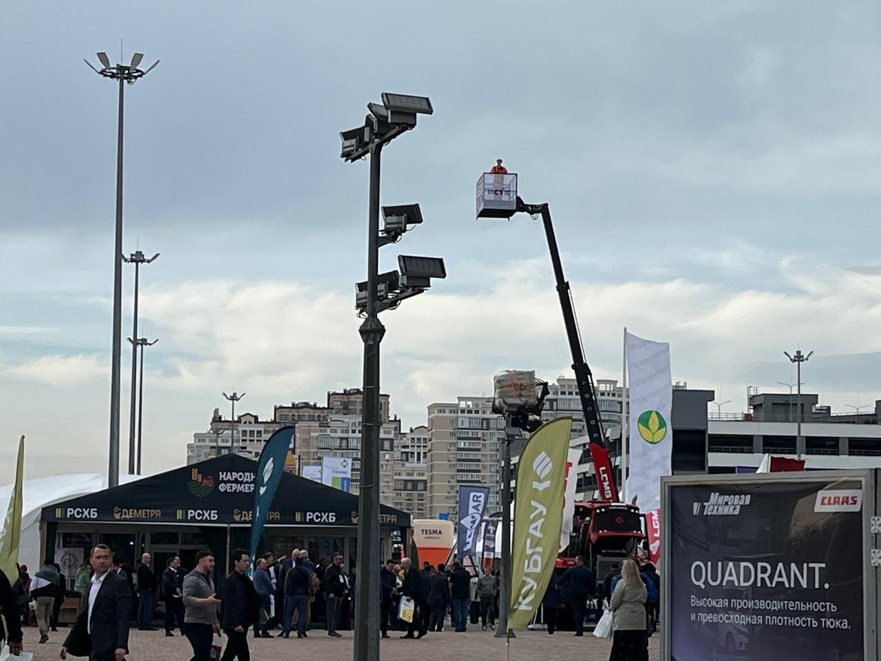 18 ноября делегация Ейского района приняла участие в 32-й Международной выставке сельскохозяйственной техники, оборудования и материалов для производства и переработки растениеводческой сельхозпродукции «ЮГАГРО» в г.... 18 ноября делегация Ейского района приняла участие в 32-й Международной выставке сельскохозяйственной техники, оборудования и материалов для производства и переработки растениеводческой сельхозпродукции «ЮГАГРО» в г....