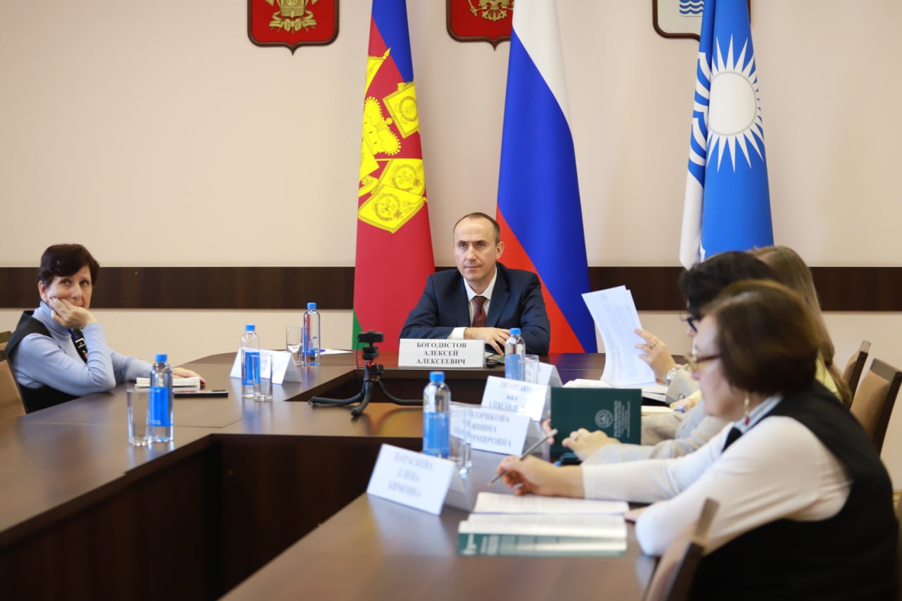 Алексей Богодистов: В формате видеоконференции под руководством Юрия Александровича Бурлачко прошли парламентские слушания по проекту краевого бюджета на 2026 год и период 2027–2028 годов, внесённому по инициативе... Алексей Богодистов: В формате видеоконференции под руководством Юрия Александровича Бурлачко прошли парламентские слушания по проекту краевого бюджета на 2026 год и период 2027–2028 годов, внесённому по инициативе...