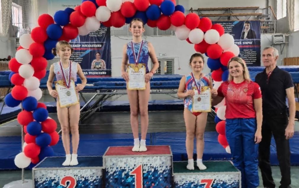 В Брюховецком районе прошли два турнира по прыжкам на батуте: 14 ноября — районные соревнования на призы храма Святых Апостолов Петра и Павла, 15-16 ноября — лично-командное первенство на призы газеты «Брюховецкие новости» В Брюховецком районе прошли два турнира по прыжкам на батуте: 14 ноября — районные соревнования на призы храма Святых Апостолов Петра и Павла, 15-16 ноября — лично-командное первенство на призы газеты «Брюховецкие новости»