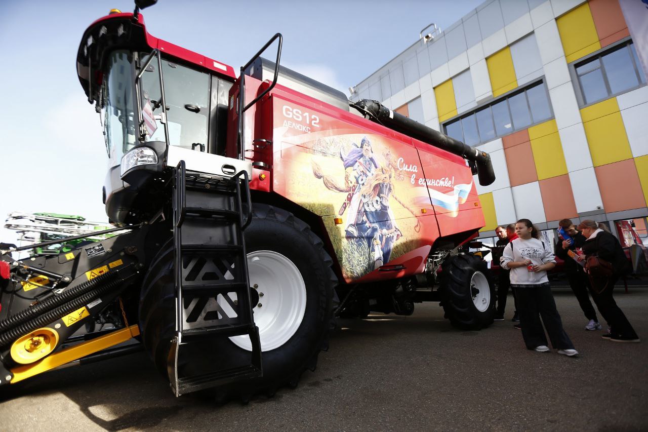 Оксана Лут и Вениамин Кондратьев открыли Международную сельскохозяйственную выставку «ЮГАГРО2025» Оксана Лут и Вениамин Кондратьев открыли Международную сельскохозяйственную выставку «ЮГАГРО2025»