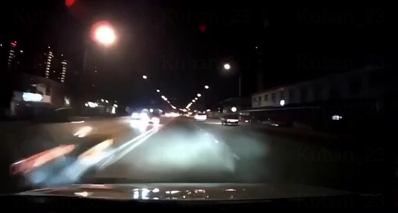 Две иномарки загорелись в ДТП с тремя машинами в Краснодаре, три человека погибли