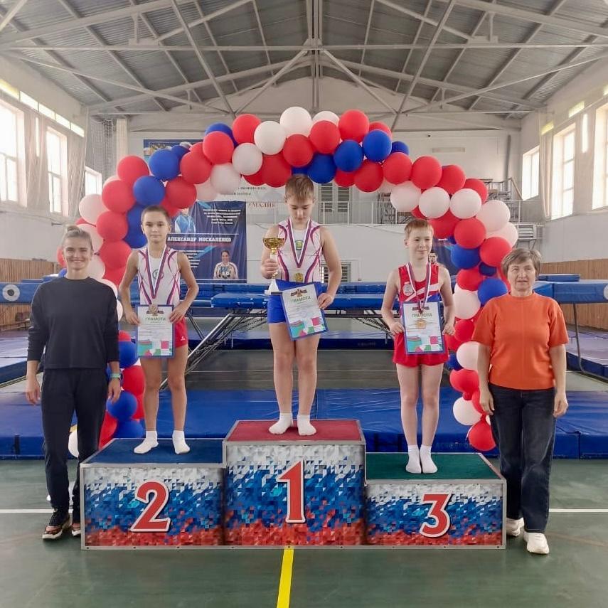 В Брюховецком районе прошли два турнира по прыжкам на батуте: 14 ноября — районные соревнования на призы храма Святых Апостолов Петра и Павла, 15-16 ноября — лично-командное первенство на призы газеты «Брюховецкие новости» В Брюховецком районе прошли два турнира по прыжкам на батуте: 14 ноября — районные соревнования на призы храма Святых Апостолов Петра и Павла, 15-16 ноября — лично-командное первенство на призы газеты «Брюховецкие новости»