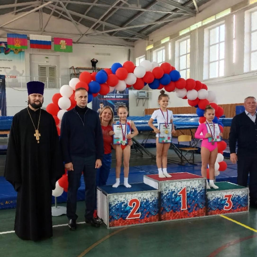 В Брюховецком районе прошли два турнира по прыжкам на батуте: 14 ноября — районные соревнования на призы храма Святых Апостолов Петра и Павла, 15-16 ноября — лично-командное первенство на призы газеты «Брюховецкие новости»