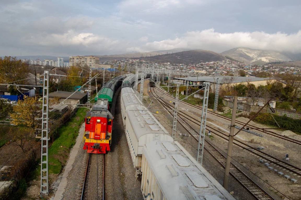 Андрей Кравченко: Сегодня запущено движение по двум главным путям на участке Северо-Кавказской железной дороги от блокпоста Кирилловский до парка «Нижний» Андрей Кравченко: Сегодня запущено движение по двум главным путям на участке Северо-Кавказской железной дороги от блокпоста Кирилловский до парка «Нижний»