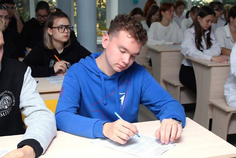 Анапские студенты присоединились к всероссийскому диктанту «Моя любовь, душа моя – Россия!» Анапские студенты присоединились к всероссийскому диктанту «Моя любовь, душа моя – Россия!»