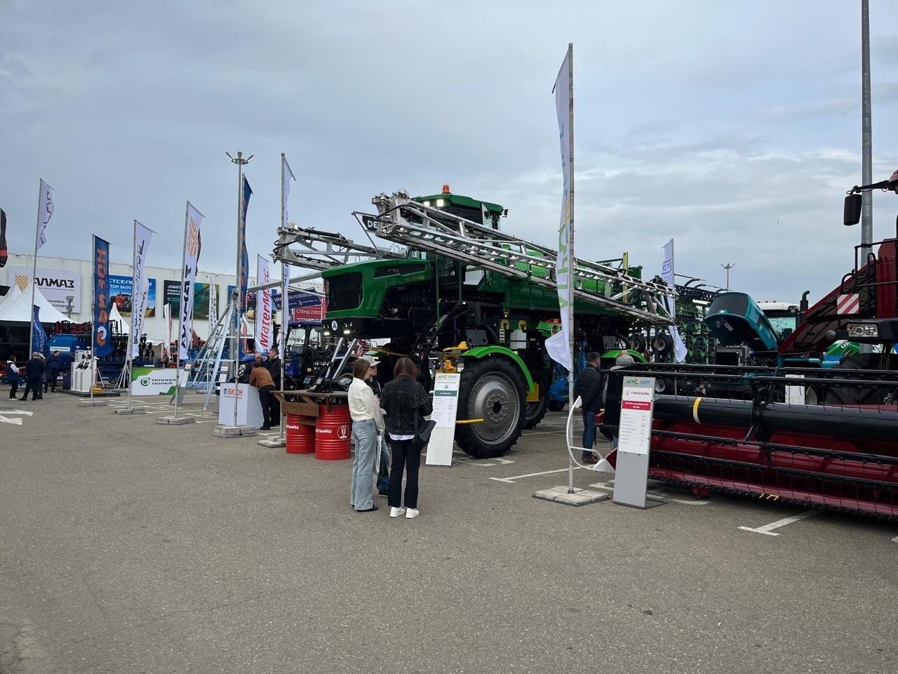 18 ноября делегация Ейского района приняла участие в 32-й Международной выставке сельскохозяйственной техники, оборудования и материалов для производства и переработки растениеводческой сельхозпродукции «ЮГАГРО» в г.... 18 ноября делегация Ейского района приняла участие в 32-й Международной выставке сельскохозяйственной техники, оборудования и материалов для производства и переработки растениеводческой сельхозпродукции «ЮГАГРО» в г....