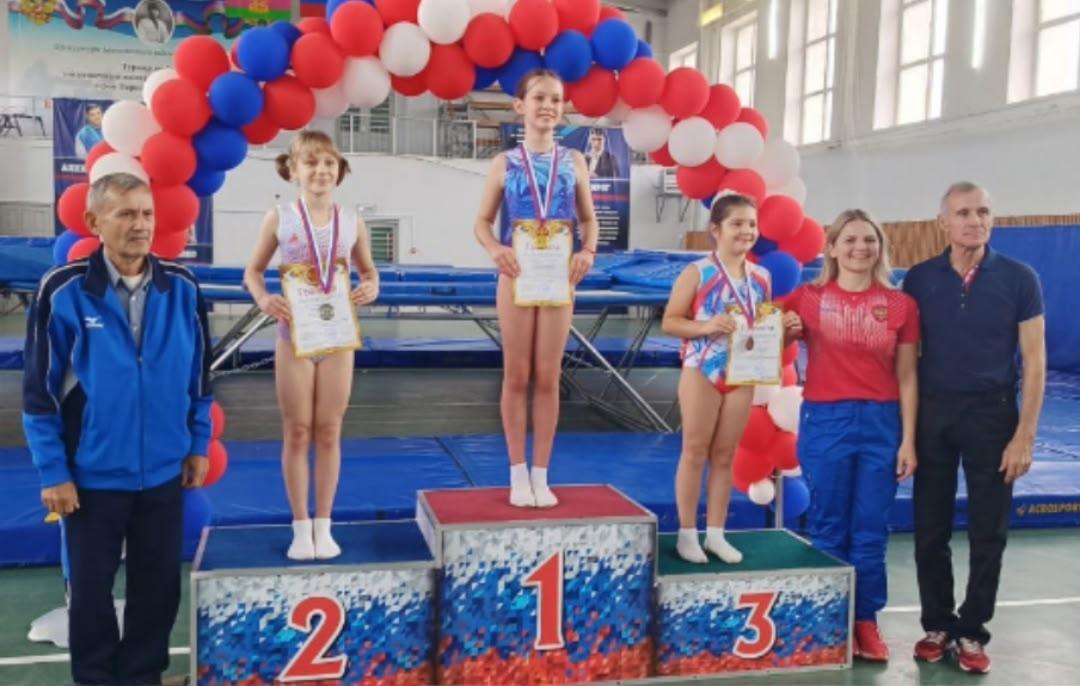 В Брюховецком районе прошли два турнира по прыжкам на батуте: 14 ноября — районные соревнования на призы храма Святых Апостолов Петра и Павла, 15-16 ноября — лично-командное первенство на призы газеты «Брюховецкие новости» В Брюховецком районе прошли два турнира по прыжкам на батуте: 14 ноября — районные соревнования на призы храма Святых Апостолов Петра и Павла, 15-16 ноября — лично-командное первенство на призы газеты «Брюховецкие новости»