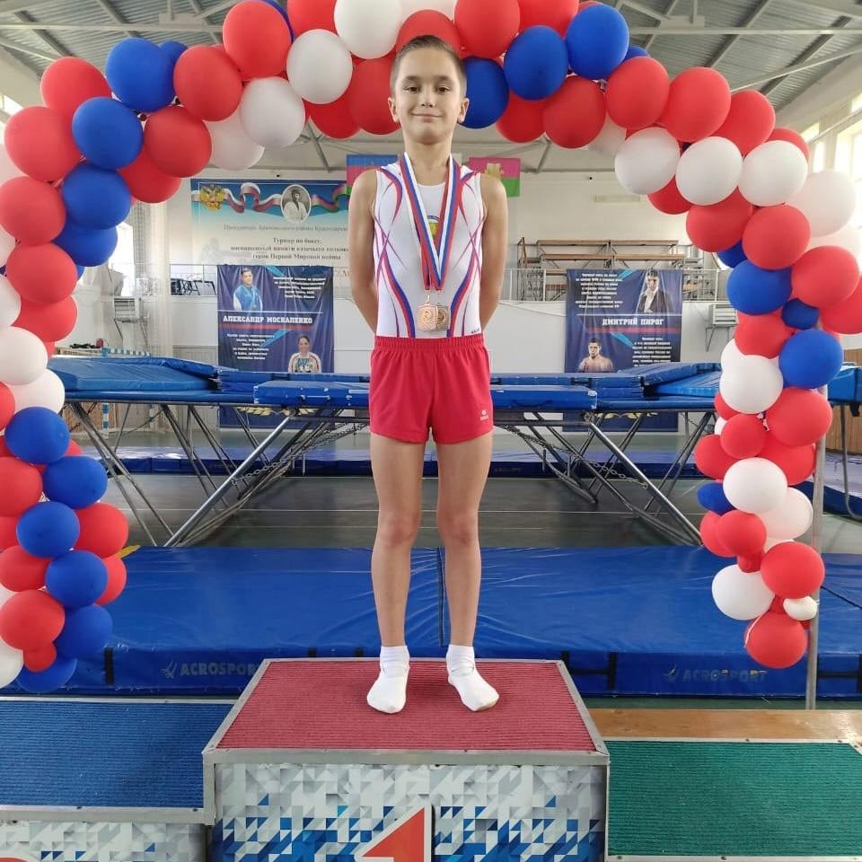 В Брюховецком районе прошли два турнира по прыжкам на батуте: 14 ноября — районные соревнования на призы храма Святых Апостолов Петра и Павла, 15-16 ноября — лично-командное первенство на призы газеты «Брюховецкие новости» В Брюховецком районе прошли два турнира по прыжкам на батуте: 14 ноября — районные соревнования на призы храма Святых Апостолов Петра и Павла, 15-16 ноября — лично-командное первенство на призы газеты «Брюховецкие новости»