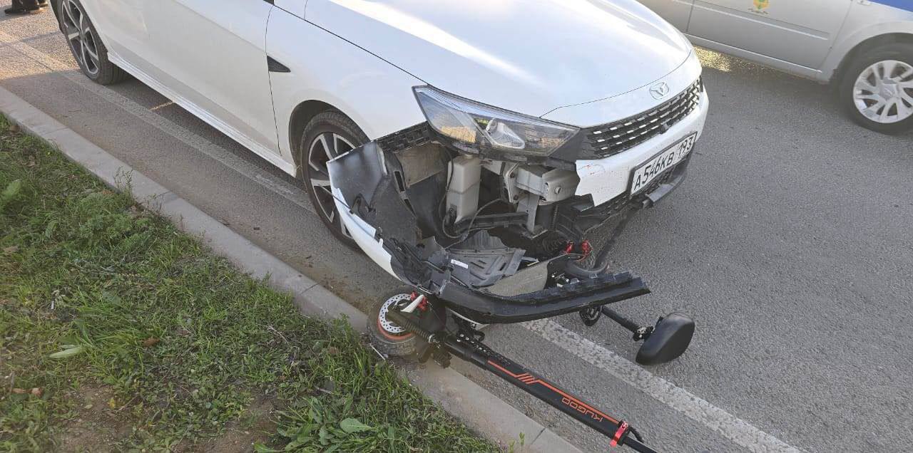 Юный самокатчик поехал на красный и попал в больницу Юный самокатчик поехал на красный и попал в больницу