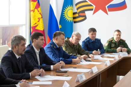 Прокурор Краснодарского края Сергей Табельский в городе Анапе провел прием участников специальной военной операции и членов их семей, отдал дань памяти воинам Отечества