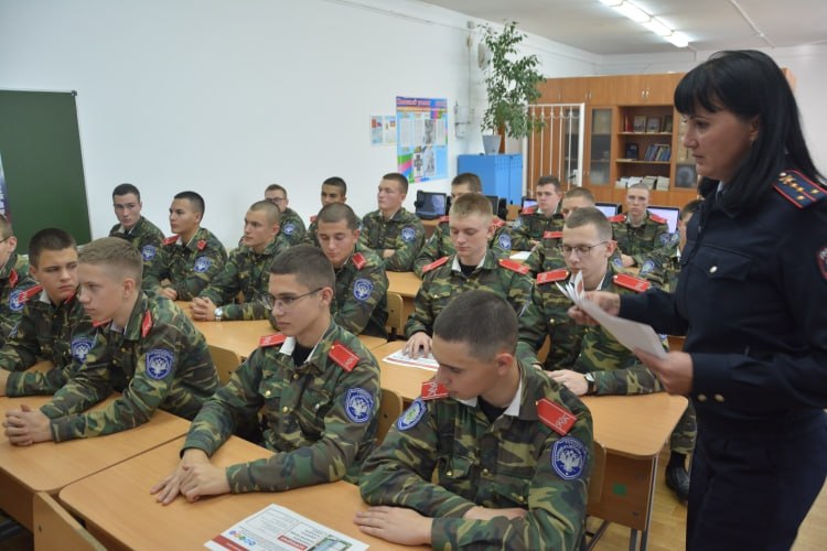 Транспортные полицейские провели для кадет антитеррористическую беседу Транспортные полицейские провели для кадет антитеррористическую беседу